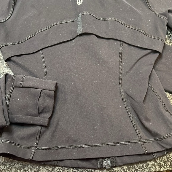 Lululemon Niki Defined cropped Jacket. Size 4. Ladies. WT245 - Picture 6 of 7